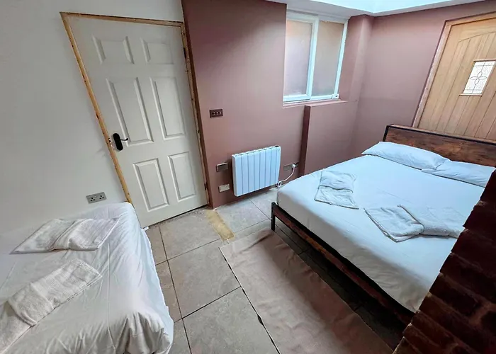 4Bedrooms House Sleeps14 Garden&Parking Ably Stays